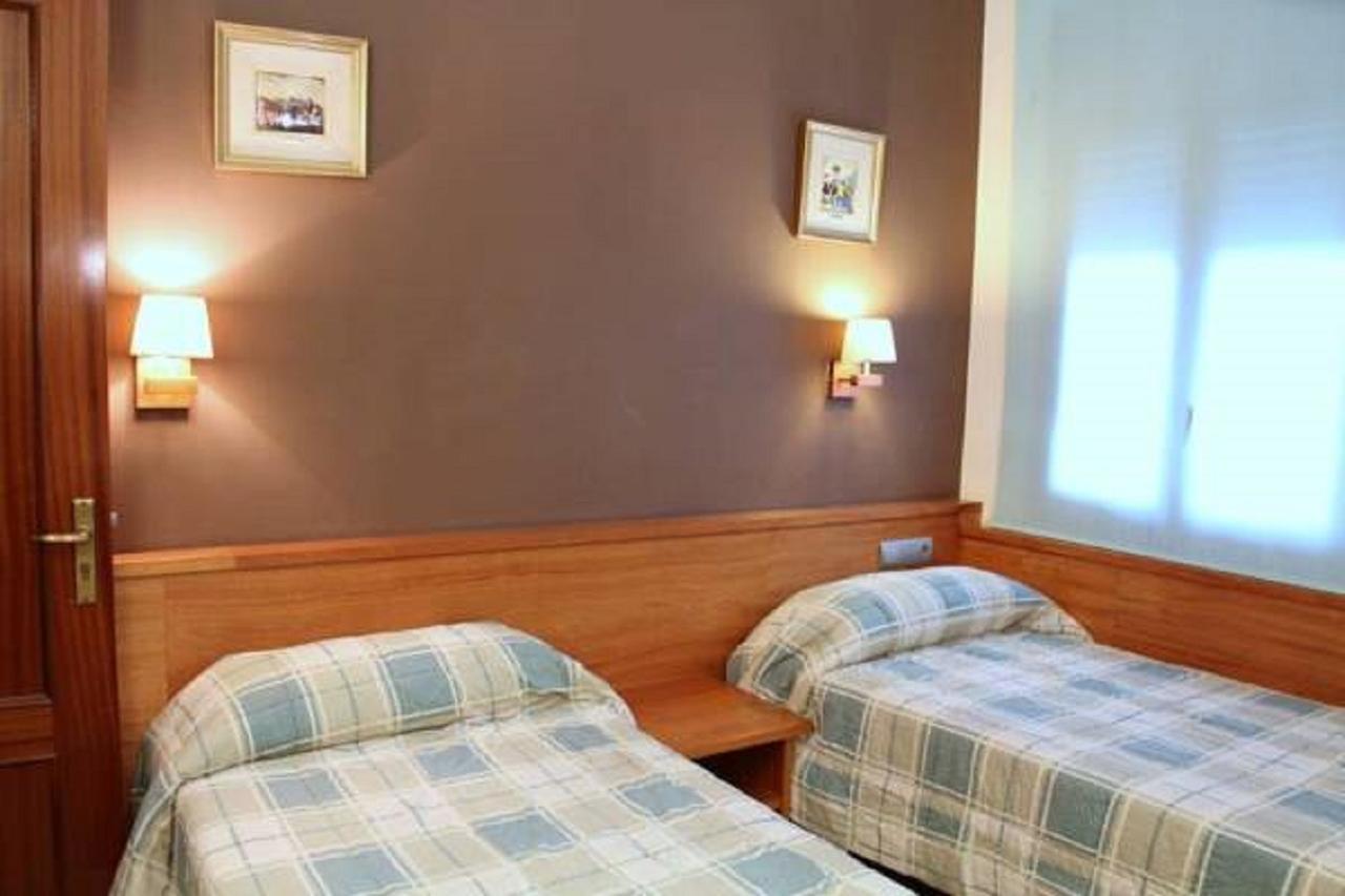 Hostal Fonda Galicia Cardedeu Zewnętrze zdjęcie