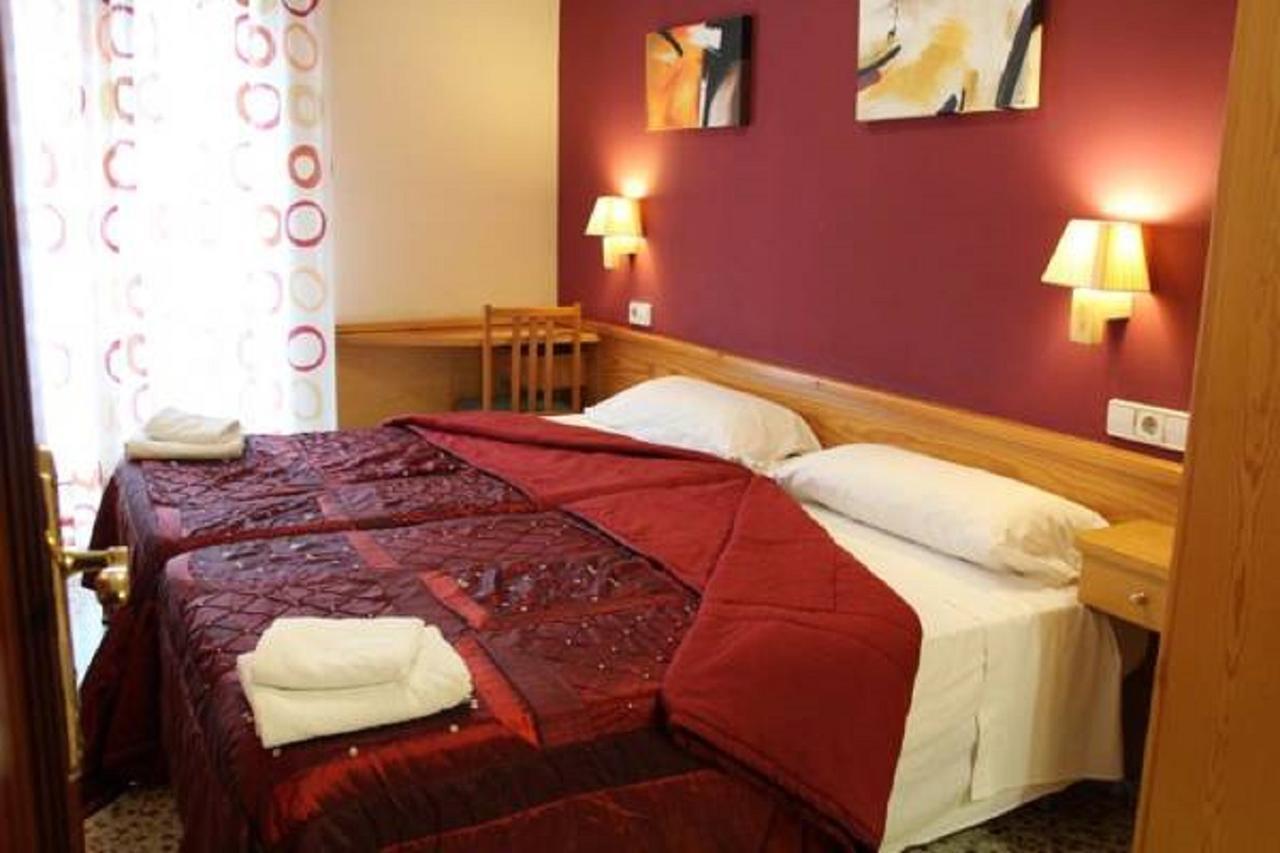 Hostal Fonda Galicia Cardedeu Zewnętrze zdjęcie