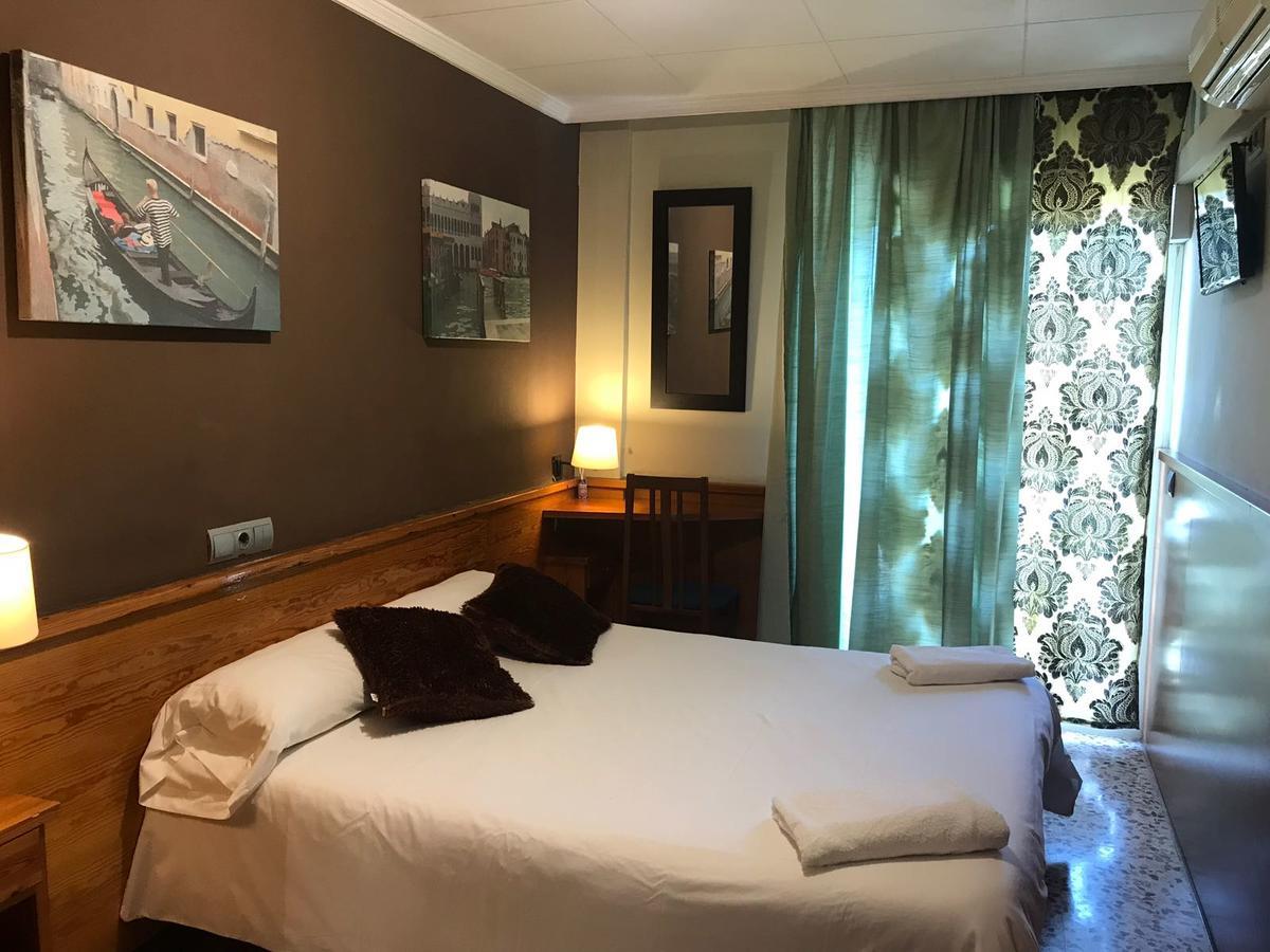 Hostal Fonda Galicia Cardedeu Zewnętrze zdjęcie